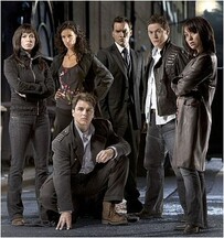 Jack kapitány és a Torchwood-csapat a Whoniverzum sötétebbik oldalára hozta a bátorságot, a veszteséget és a vad idegen technológiát; kevés spin-off hagyott ilyen nyomot.