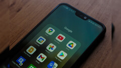 A képen egy Android okostelefon látható