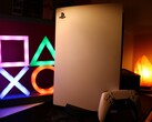 A Sony 2020 novemberében dobta piacra az eredeti PS5 játékkonzolt 499 dolláros áron.