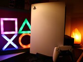A Sony 2020 novemberében dobta piacra az eredeti PS5 játékkonzolt 499 dolláros áron.