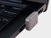 Az I-O Data SSPJ-UTC flash meghajtó eléggé síkban ül az USB-C porttal. (Kép forrása: I-O Data)