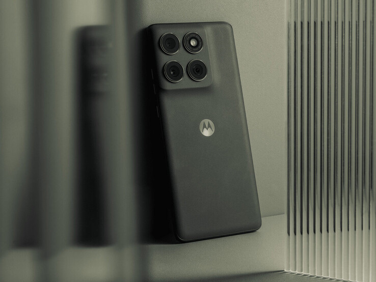 A telefon Pantone Deep Forest fényezése (Kép forrása: Motorola)