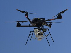 Az ejtőernyőt szállító airbone drón (Kép forrása: NASA és Christopher LC Clark; kivágva)