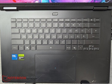 Billentyűzet és touchpad