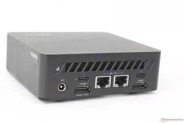 Hátul: USB-C Thunderbolt 4 w/ DisplayPort 1.4 + Power Delivery, 2x RJ-45 (10 Gbps), USB-C Thunderbolt 4 w/ DisplayPort 1.4, 2x HDMI 2.1
