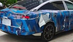 A 3. generációs BYD Han álcázott prototípusa, a BYD rajongói közösség, a Di Fen Zhi Jia által készített fényképen