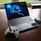 Medion Erazer Beast 16 X1 laptop felülvizsgálat: RTX 5090 gamer opcionális vízhűtéssel