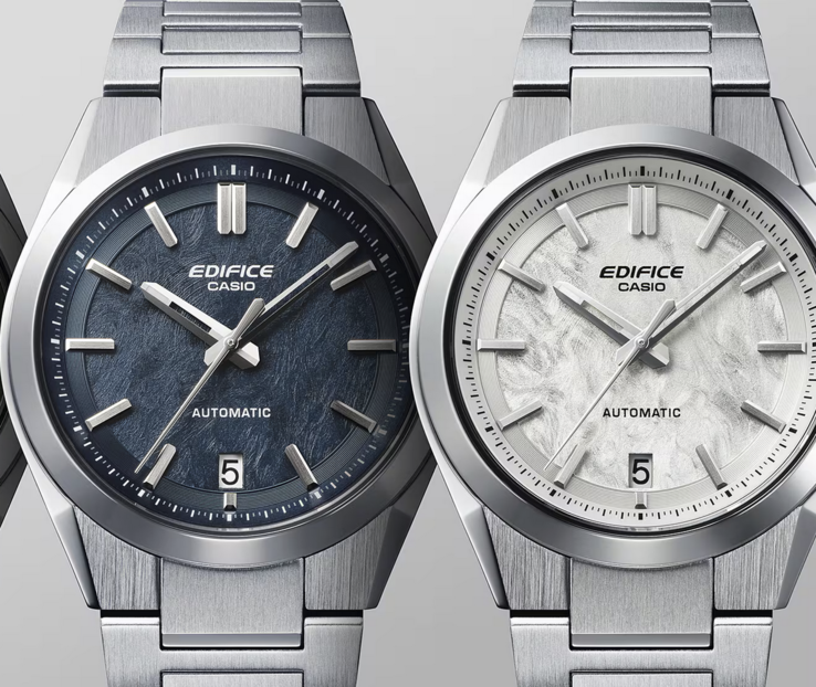 A képen balról jobbra - Casio Edifice EFK-100D-2A és az EFK-100D-7A. (Kép forrása: Casio)