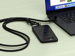 A Satechi OntheGo USB-C Lanyard Cable (a képen) már kapható. (Kép forrása: Satechi)