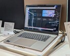 A legújabb Prestige 16 talán kisebb felbontású kijelzővel rendelkezik, mint az XPS 16, de ezt több porttal és vékonyabb kialakítással kompenzálja
