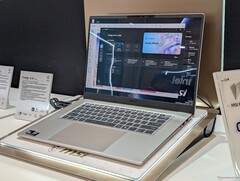 A legújabb Prestige 16 talán kisebb felbontású kijelzővel rendelkezik, mint az XPS 16, de ezt több porttal és vékonyabb kialakítással kompenzálja