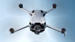 A DJI Mini 5 Pro Fly More Combo tartalma most hivatalos képeken szivárgott ki. (Kép forrása: @quadro-news, szerk.)