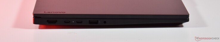 balra: USB-C 3.2 Gen 1, USB4, USB-A 3.2 Gen 1, 3,5 mm-es audió