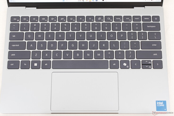 Körülbelül 12 x 7 cm-es méretével a clickpad szűkösnek tűnhet, különösen a kurzor függőleges mozgatásakor