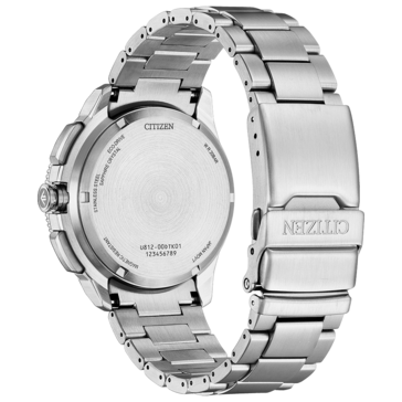 A rozsdamentes acél szíj és a gravírozott Eco-Drive hátlap.