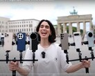 A Vivo X200 Ultra a zoomos fényképezés királya. Egy személy a kezében a képen látható teszttelefonokkal. (A kép forrása: Versus; kivágva)