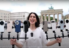 A Vivo X200 Ultra a zoomos fényképezés királya. Egy személy a kezében a képen látható teszttelefonokkal. (A kép forrása: Versus; kivágva)