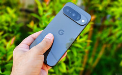 A tesztek szerint a Tensor G5 és G6 teljesítmény/watt arányban elmarad a versenytársaitól (a képen a Pixel 10 látható)