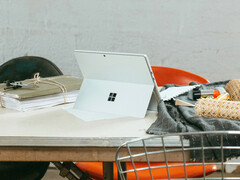 A Microsoft a tippek szerint még ebben a szezonban új Surface Pro és Surface Laptop termékeket fog kiadni. (Kép forrása: Microsoft)