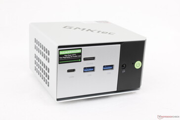 Elöl: USB-C 4.0 w/ DisplayPort 1.4 + Power Delivery 3.0 (40 Gbps), 2x USB-A 3.2 (10 Gbps), OcuLink (PCIe4 x4), 3,5 mm-es fejhallgató, bekapcsológomb