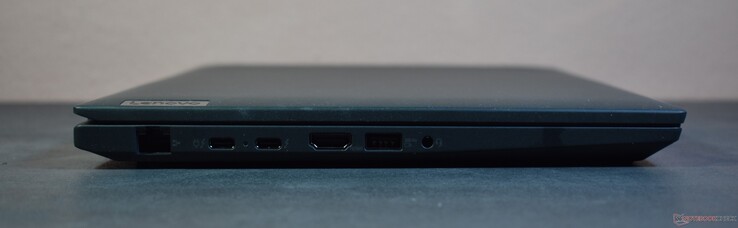 balra: Ethernet RJ45, 2x Thunderbolt 4, HDMI 2.1, USB A 3.2 Gen 1, 3,5 mm-es audió