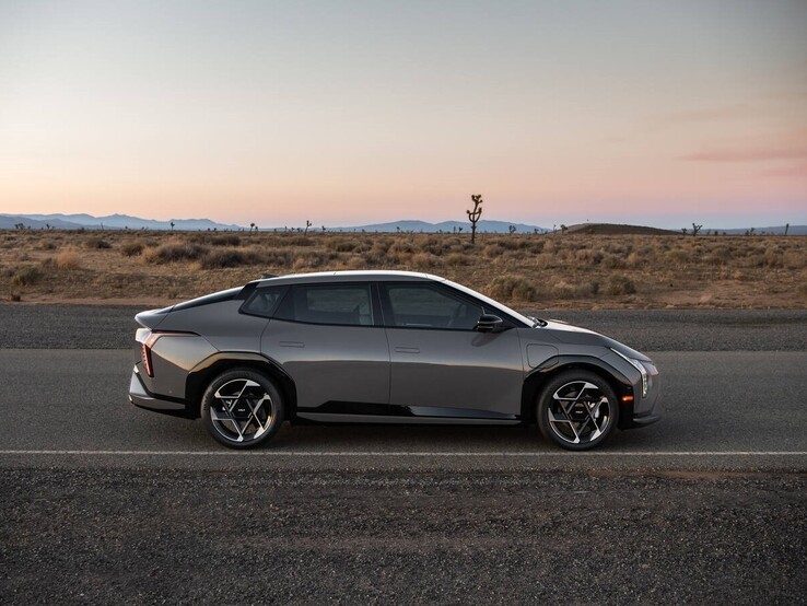 A Kia EV4 teljesen elektromos szedán. (Kép forrása: Kia)