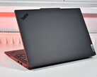 A Ryzen 9 CPU kiemeli ezt a Lenovo ThinkPadet: A képen látható 14 hüvelykes ThinkPad laptopok közül a legtöbb CPU-teljesítményt kínálja a kompakt mobil munkaállomás: Lenovo ThinkPad P14s Gen 6 AMD (kép forrása: Benjamin Herzig)