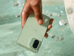 A OnePlus 15T IP69K, IP69, IP68 és IP66 minősítéssel rendelkezik majd. A képen: a OnePlus 15R vízállóságát bemutató promóciós kép.