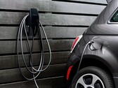 Az univerzális fali csatlakozó a villamosenergia-ár alapján számít fel díjat. (Kép forrása: Tesla)