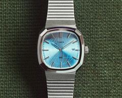 Az új Timex END. x Timex 1981 újrakiadás ihlette modell.