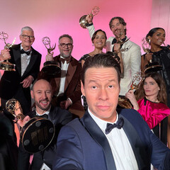 A Stúdió szereplői ünneplik az Emmy-győzelmet (Kép forrása: Apple.com)
