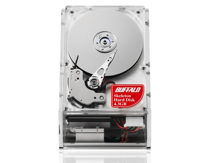 Az eredeti 4,3 GB-os "Skeleton Hard Disk" 1998-ban jelent meg. (Kép forrása: Buffalo)
