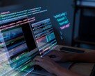 Egy fejlesztő navigál az összetett forráskód munkafolyamatokban, ahol a jogosultságok hibás beállításai és az automatizálás olyan csendes kockázatokat rejthet, mint a Google Gerrit-alapú projektjeiben felfedezett GerriScary sebezhetőség (Kép forrása: Freepik)