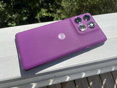 A Motorola hivatalosan 600 eurót kér az Edge 60 Pro készülékért, de már jóval olcsóbban is kapható. (Kép forrása: Notebookcheck)