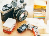 Az OPT100 NeoFilm úgy néz ki, mint egy 35 mm-es filmtekercs, de egy funkcionális digitális fényképezőgép