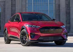 A 2025-ös Ford Mustang Mach-e. A vállalat a magas tarifák miatt emeli az árakat (Kép forrása: Ford)