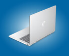 A HP az új OmniBook 5 Flip 2-in-1 modellt porrózsaszín és égkék színben, valamint az itt látható gleccser-ezüst kivitelben is forgalmazza.