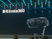 Az Insta360 hivatalos pillantása a Luna vloggerkamerára.