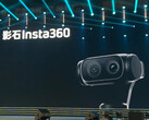 Az Insta360 hivatalos pillantása a Luna vloggerkamerára.