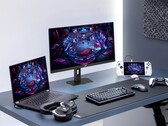 Az Asus XG27UCMG játékmonitor és különböző Asus elektronikai termékek