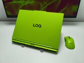 A Surge Green színű Lenovo LOQ 15-öt nehéz nem észrevenni