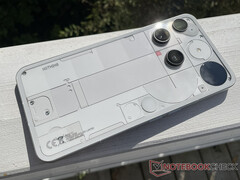 A Nothing társalapítója magyarázatot adott a kérdésre. A képen: a telefon hátlapja (3). (Kép forrása: Notebookcheck)