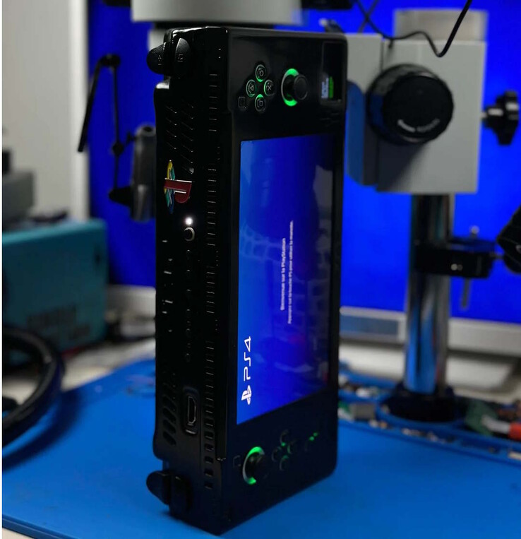 A PS4 handheld elég terjedelmes (Kép forrása: wewillmakeitnow)