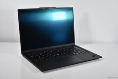 Hatalmas teljesítménynövekedés a pehelysúlyú, 1 kg alatti rendszerhez: A Lenovo Arrow Lake H-t kínál a ThinkPad X1 Carbon Gen 13 laptopban (kép forrása: Benjamin Herzig/Notebookcheck)