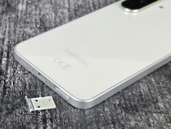 A Galaxy A36 5G kártyahelye