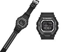 A Casio G-Shock GBX100SFJ-1 elegáns, teljesen fekete dizájnnal és nagy kontrasztú negatív kijelzővel rendelkezik.