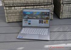 A Lenovo ThinkBook 14x kültéri használata árnyékban