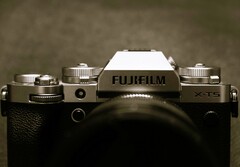 Az itt bemutatott Fujifilm X-T5 modell várhatóan hamarosan utódra lel.
