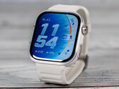 A Watch Fit 5 Pro ára az EU-ban 299 euró. A képen az okosóra előlapja.