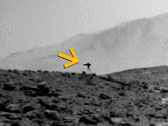 A Curiosity rejtélyes „harci állványa” a Marson. A furcsa tárgy csupán egy képkockán jelent meg.